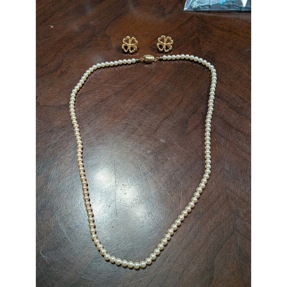 VTG Sarah Coventry Faux Pearl Necklace and Clover Earrings Gold Tone Jewelry Set - Picture 1 of 4